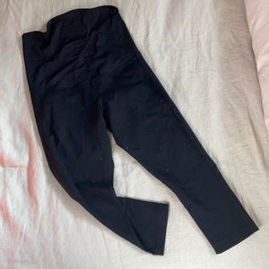 Ingrid & Isabel Maternity Crop Leggings